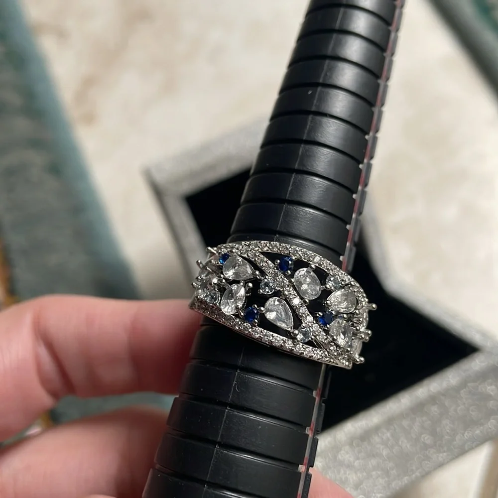 Elegant Silver and Blue Gemstone Ring - Picture 15 of 17